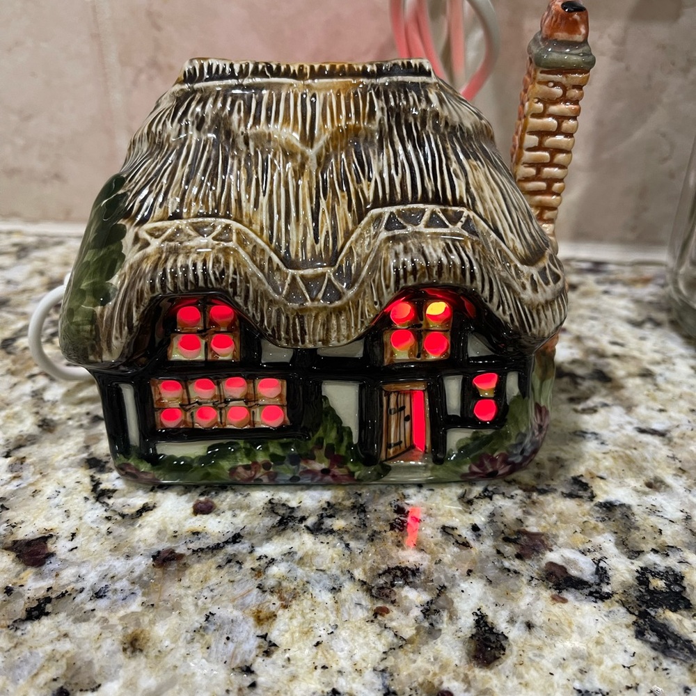 Rustic Ceramic Cottage Light - Picture 9 of 9